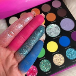 Queen make up