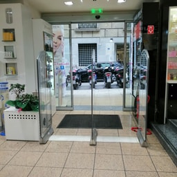 Hondos Center