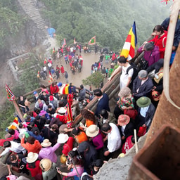 Cua Hang Hoa My Pham Binh Hanh