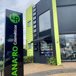 Lanaro Cosmeticos - Paineiras