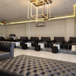 Hadiqa Kiani Salon Canal Road Faisalabad