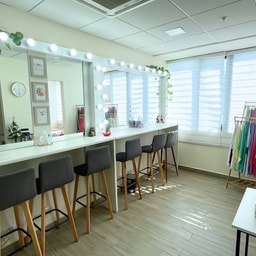Lmaquillaje Makeup Studio